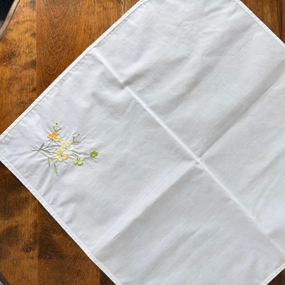 Vintage White Cotton Handkerchief Set 4pc Yellow Orange Floral Embroidered 15in - Picture 6 of 8